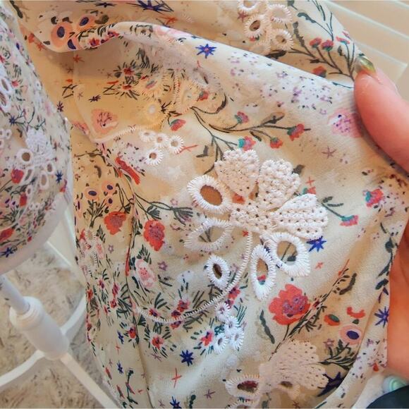 TULAROSA FLORAL BEIGE LACE BUTTON DOWN XS - Picture 4 of 7